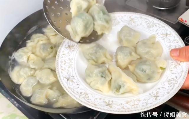 夏天,用它包饺子,又香又嫩,不花1分钱,比韭菜茴香都好吃