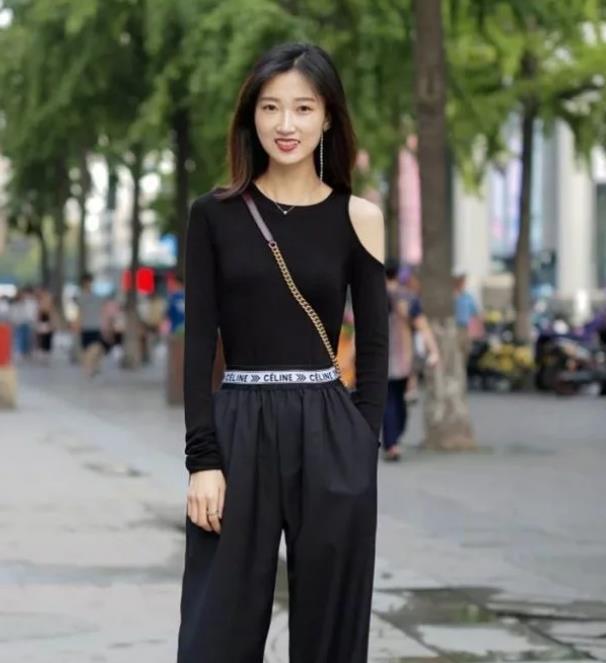 阔腿裤|身材苗条的美女,针织衫搭配阔腿裤,显瘦大方也很优雅