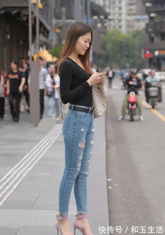 洞裤|还穿什么短裤,“破洞裤”时髦又显瘦,带你领略与众不同的夏日