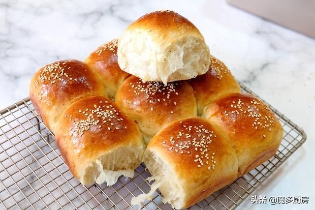 想吃面包不用买，自制低糖无油小面包，1袋面粉1杯豆浆1个鸡蛋