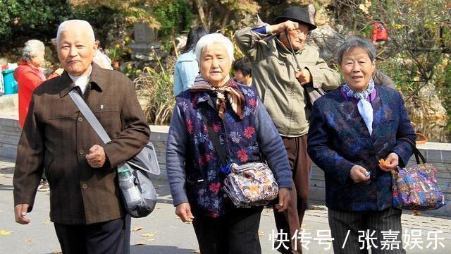 泡水|枸杞三斤可能抵不过此物一钱,泡水喝点,降火补脾,肝慢慢变好