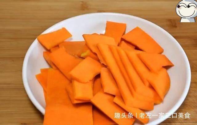 南瓜别做南瓜饼了,教你1个新吃法,简单又美味,上桌瞬间被抢光