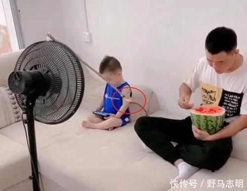 宝娃|“最懒爸爸”走红，为省事用电风扇喂宝宝吃西瓜，网友：大智若愚