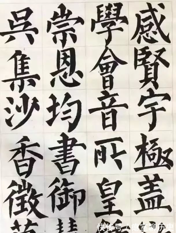 妇女@妇女坚持练字20年，写的漂亮无人懂，专家解释一语中的！
