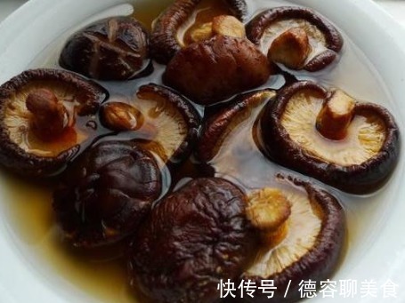 肥厚|泡香菇干，别只会加清水！再加这2样，十分钟快速泡发，干净肥厚