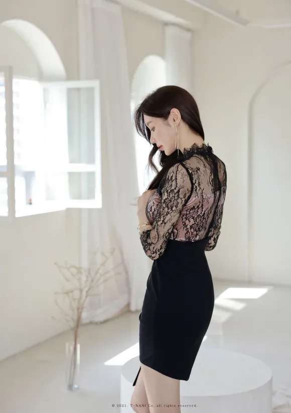 孙允珠|美图欣赏：孙允珠，藤蔓刺绣皓月繁星半袖包臀裙