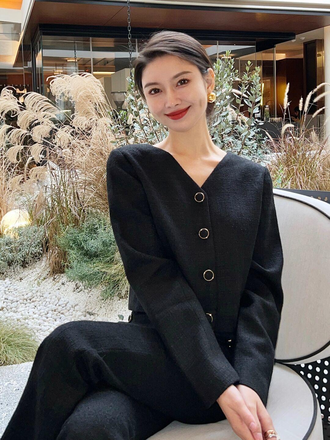 包臀裙 “开衫”的高级穿法是这样的,保暖舒适又温柔,每一套都能照穿