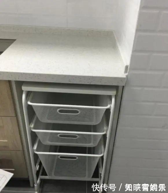 空隙|现在才知道,橱柜底部留空一格大有好处!回家默默拆掉个柜门