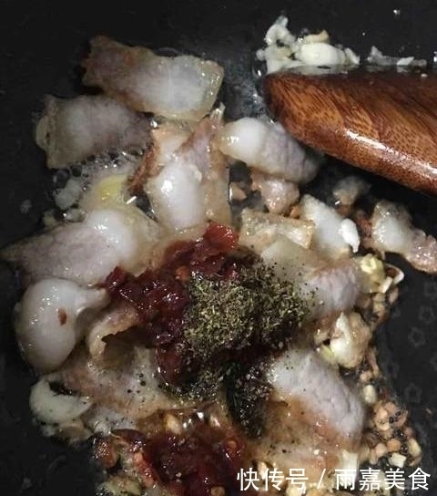 芹菜|豆干不直接炒着吃,加一把芹菜,比吃肉还香,上桌后汤汁都不剩