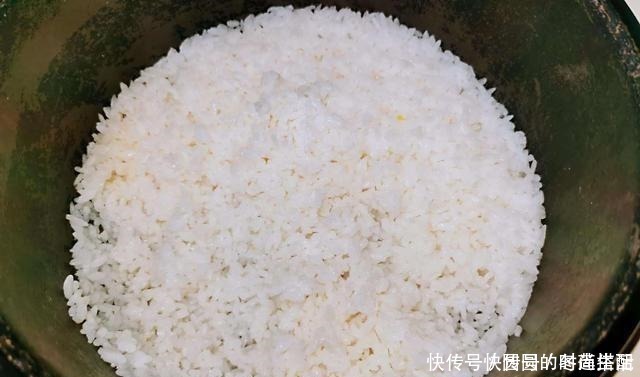 大米的天敌被发现,煮米饭的时候加点它,米饭软糯香甜,晶莹剔透