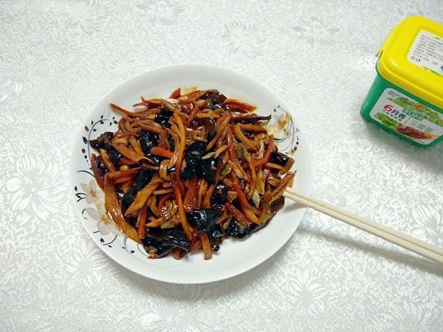 杏鲍菇味道鲜美,搭配不同的食材和调味料,特别的下饭
