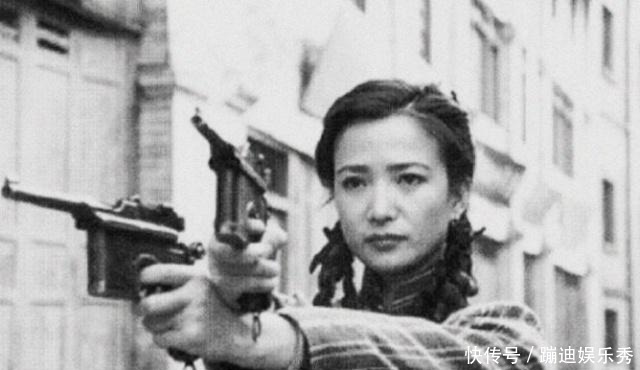 老妇|七旬老妇离世,孙子收拾遗物无意发现一把枪,随后领导过来慰问