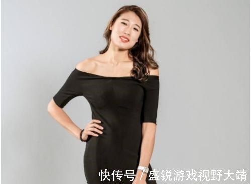 男演员|男演员站在拖车上与刘晏含拍戏!如何消除身高差距,成龙给出答案