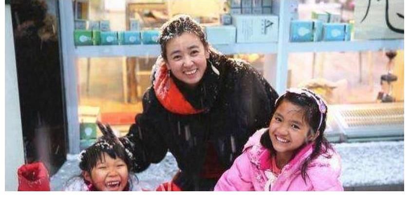 城市妈妈|《变形计》中农村“好命娃”,节目录完被富妈抚养,今成富家千金