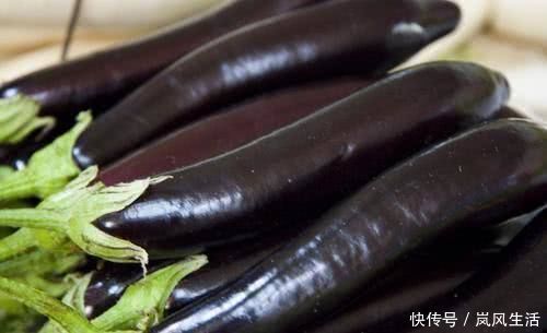 茄子|现在才晓得，炒茄子不能先放油，大厨教你1招，不发黑也不吸油
