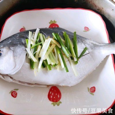 中秋|#名厨汁味，圆中秋美味#清蒸鲳鱼