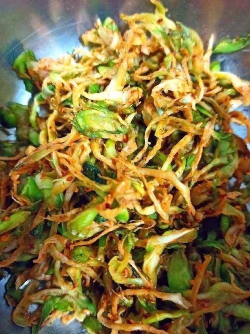 冬天遇到此菜别手软,一次腌上5斤,配油条米粥,开胃解腻又下饭