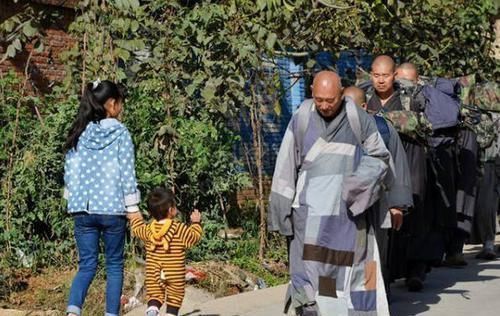 寺庙|中国真正的寺庙禁止香客捐钱,僧人衣服多补丁,一天只吃一顿饭