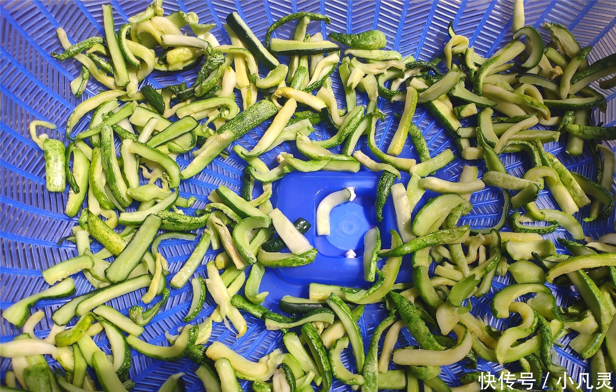 好吃|奶奶用了30多年的腌黄瓜配方,一次腌20斤,嘎嘣脆,咸香特好吃