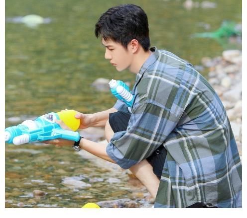 下廚|王一博首次下廚做飯，自嘲菜品看起來稀里嘩啦，錢楓評(píng)價(jià)太狗腿