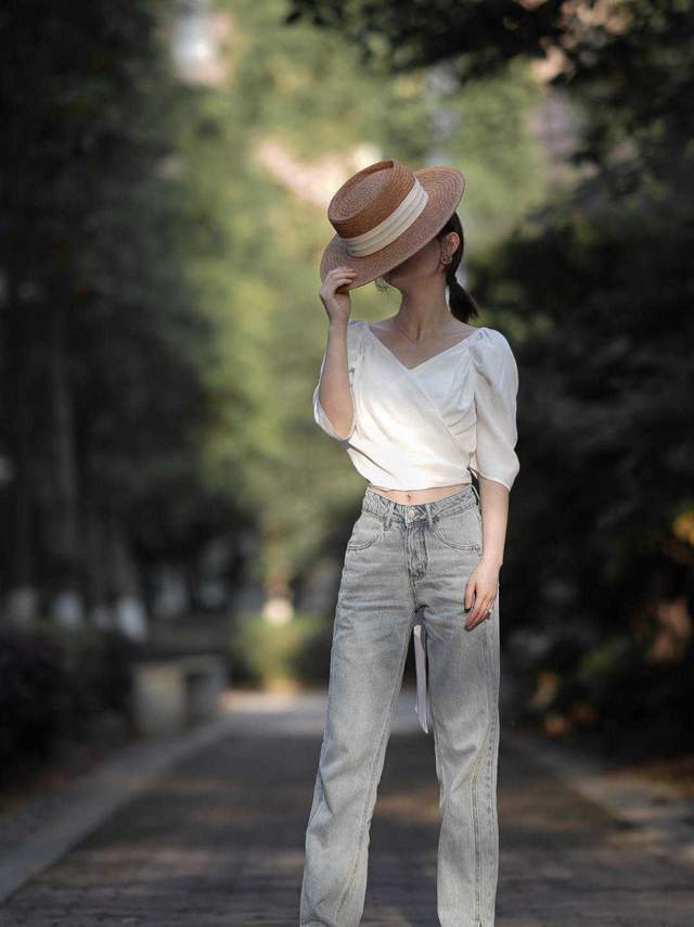 锁骨|今年风头不减的泡泡袖如何穿?学会这几个搭配技巧,怎么穿都好看