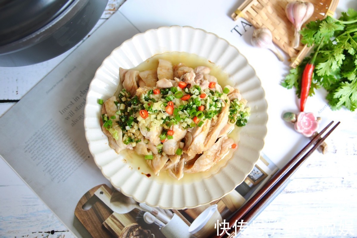 入味|懒人版葱油鸡的做法，鲜嫩入味，葱香味四溢，咬一口就爱上的味道