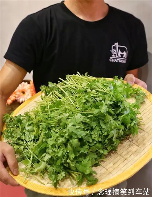冰淇淋|吃了臭豆腐味雪糕后，我憋气找了山东大葱冰激凌和它掰头