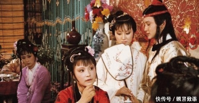 王妃|红楼梦里最假的人，行为举止连刘姥姥都不如，却是十二金钗之一！