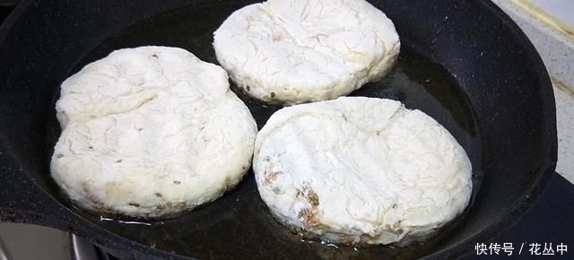 烧饼|芝麻烧饼这样做真香,不揉不擀面,更不用调油酥,出锅一盘不够吃