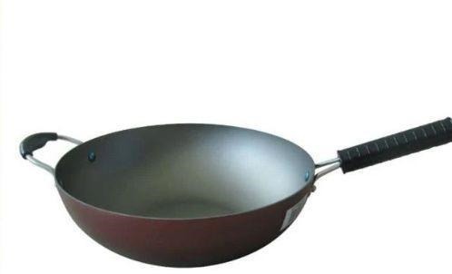 锅底烧糊了,不要用钢丝球擦!教你用这招,锅立马焕然一新!