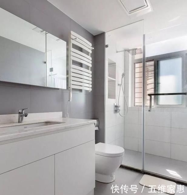 背景墙|参观135平米新房装修,完工效果比样板房漂亮,客厅大飘窗超实用