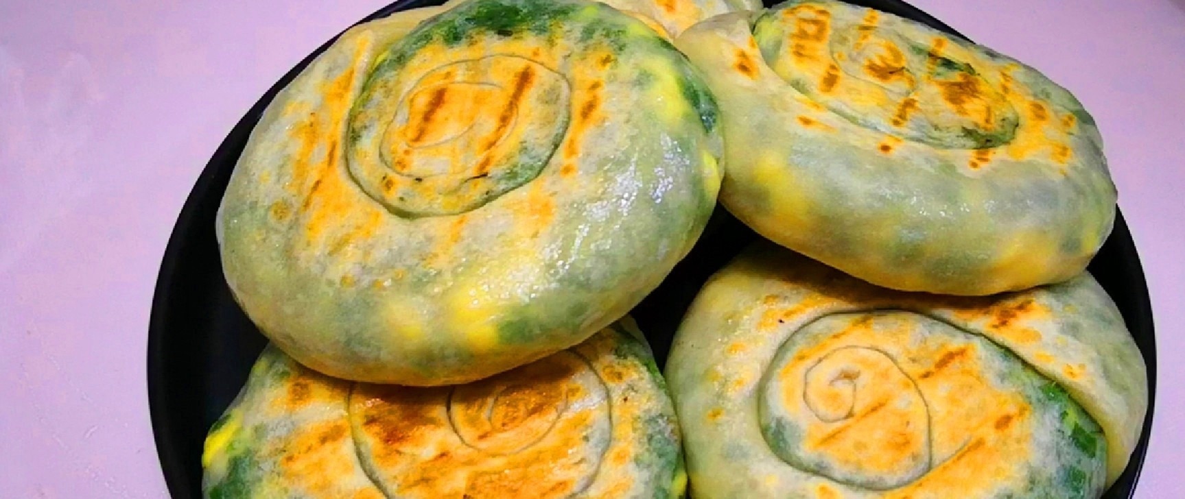 韭菜盒子用冷水还是热水和面?学会这方法,皮薄如纸,凉了也很软