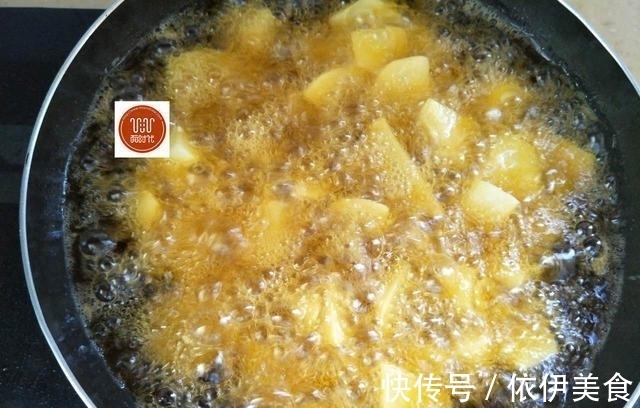 土豆新吃法，这么做简单又美味，比肉都好吃，做一盘，上桌就光盘
