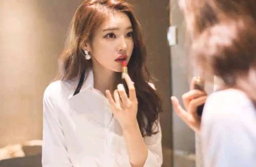 这4个坏习惯，会让女生的嘴唇越来越丑！你也有的话，尽量改掉吧