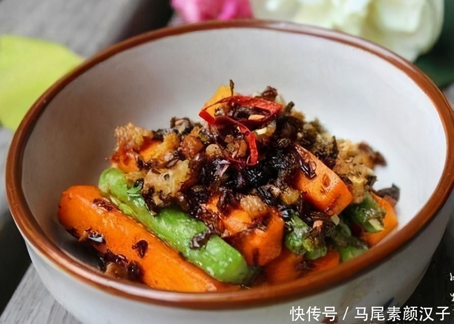 人到中年推荐常吃三种美食,排毒消脂,美容润肤,肌肤红润有光泽