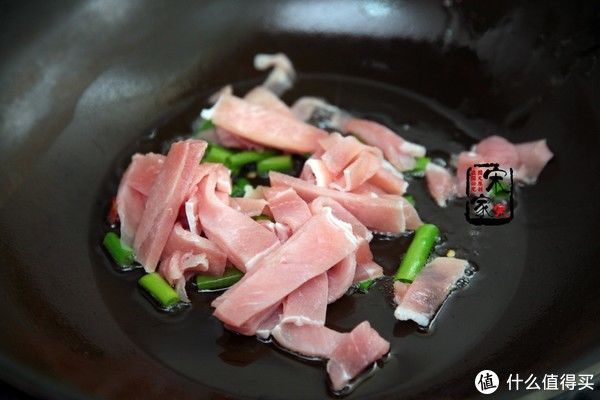 竹笋炒肉|一大早，妈妈送来一袋子“竹笋”，这么小的竹笋，到底能不能吃？