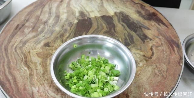 土豆这样做太好吃了,招待亲朋来一盘,比吃肉还受欢迎,先收藏了