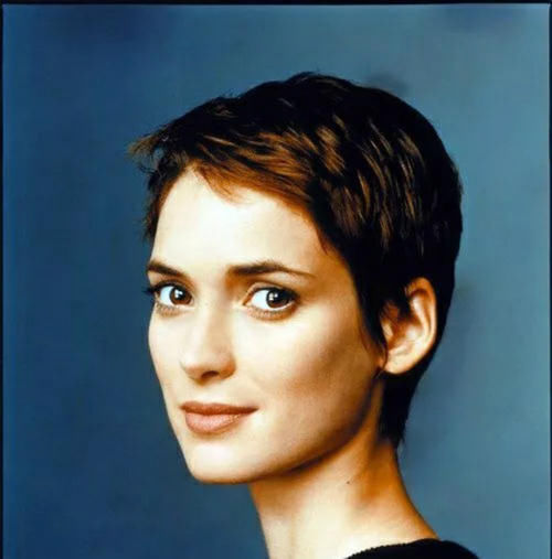 今春“奶奶发型”火了！显气质、显脸小，时髦的女生一定要剪它