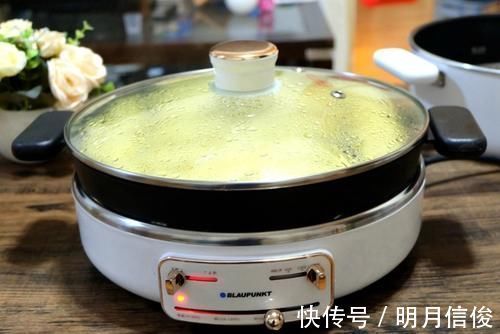 玉米面做面食不用蒸,松软细腻底部焦脆,比蒸的香,全家都爱吃