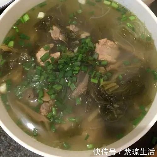 岳母做的晚餐4菜1汤，天天吃到撑，网友一个月的工资都吃光了