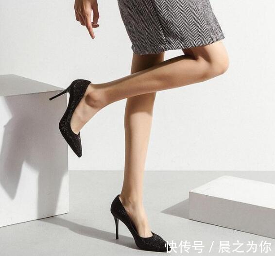 细脚 细脚高跟鞋,彰显出秀气的女人姿态,展现精致魅力