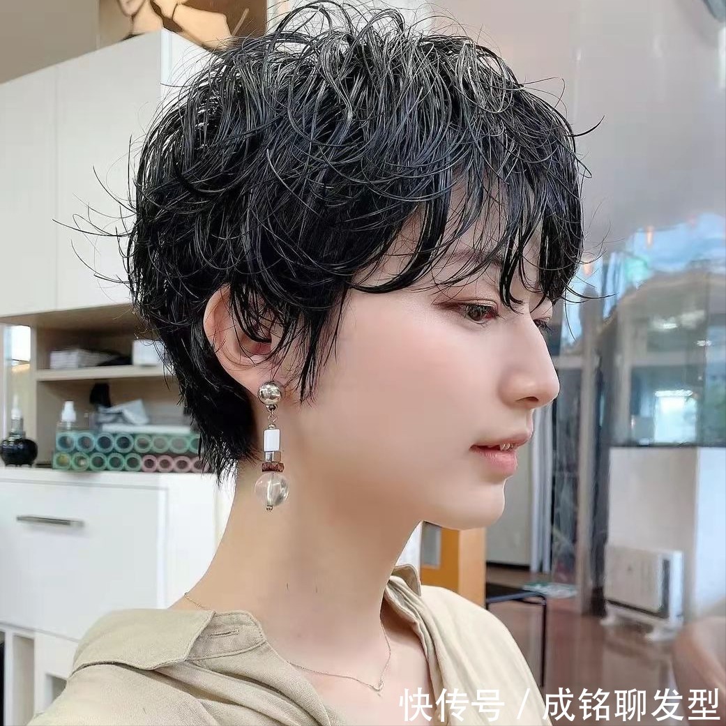 卷发|“冷烫”已经过时了?看看这种很火的湿发卷烫发,省钱又好打理