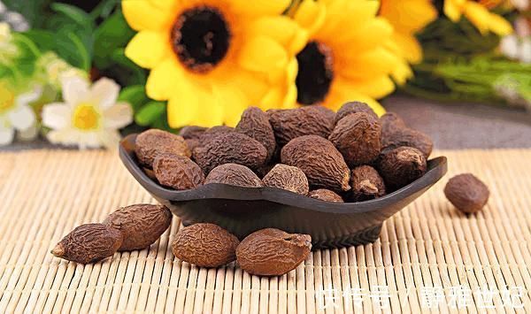 食物|总是便秘、排便困难？试试多吃5种食物，或能润肠通便，身体变轻松