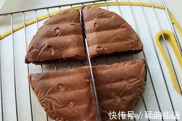 冬天，宁可不吃肉也要吃它，蒸一蒸再烤成夹心饼，比面包简单好吃