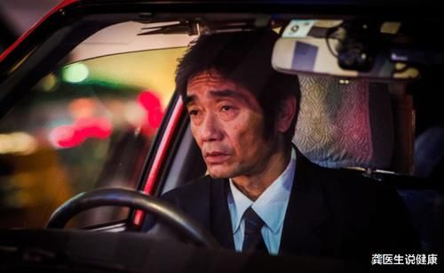 高血压者|出租司机突发脑溢血，抢救无效离世，医生提醒：高血压者按时吃药很关键