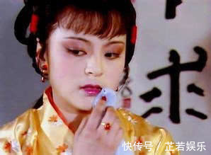 宝钗!黛玉和宝钗谁更适合做管理者看看二小姐受辱后两人的表现便知