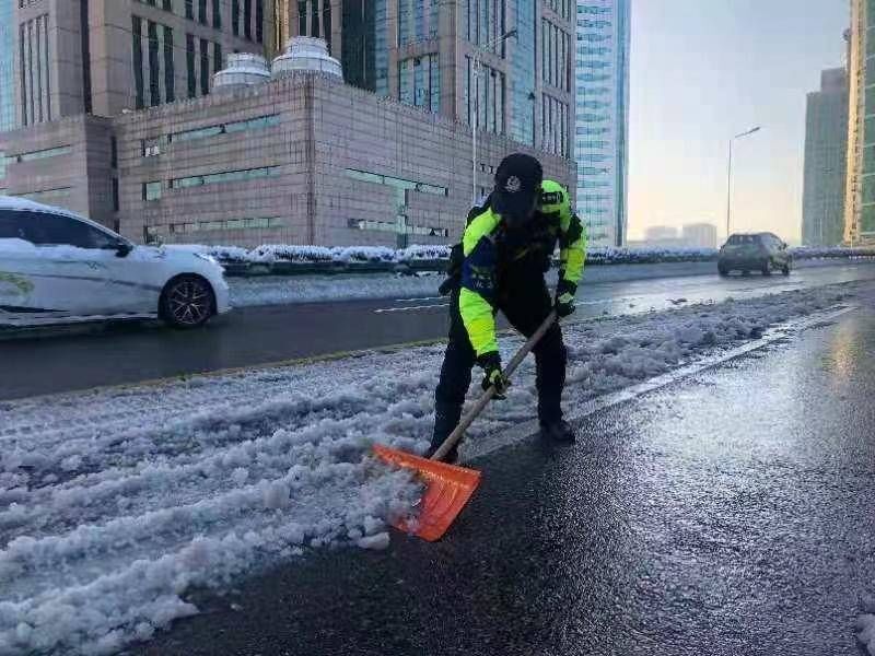 道路保障|迎接早高峰，济南交警清晨6点多就上岗进行道路保障