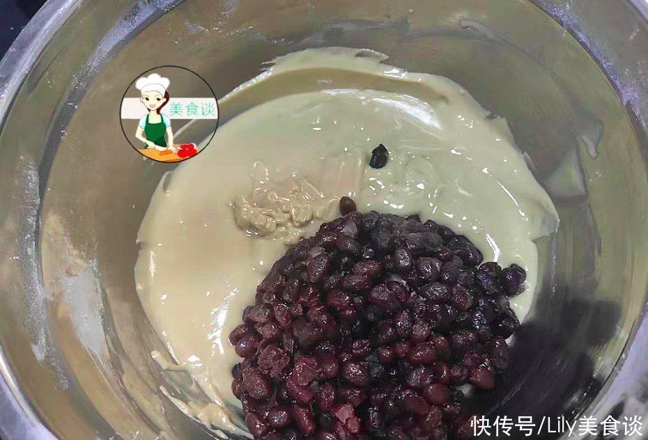 冷天红豆和此是绝配，一拌一蒸就好，又香又解馋，大人孩子都爱吃