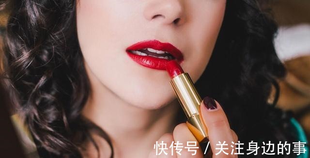 香精 接吻前女生需要擦掉口红吗!