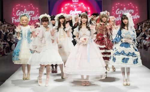 明明是破产三巨头之一，相比于JK和汉服，为什么洛丽塔受众低很多